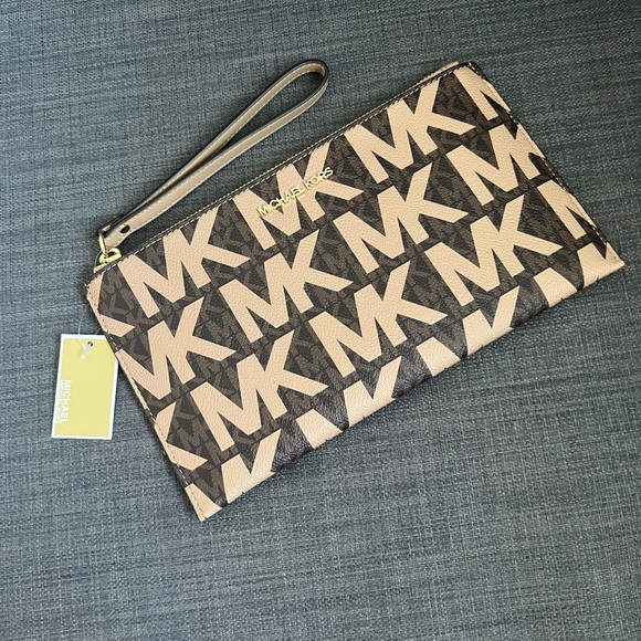 NWT MICHAEL KORS LARGE ZIP CHARM CLUTCH WRISTLET - Picture 6 of 8